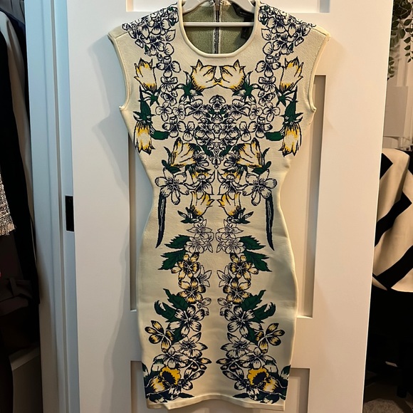 BCBG floral print bandage bodycon dress in XS length between a midi and mini - Picture 1 of 3